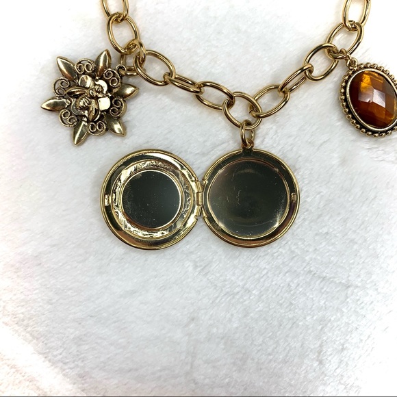 Liz Claibourne Signed Gold Tone Locket Charm Collar Necklace - Picture 6 of 13